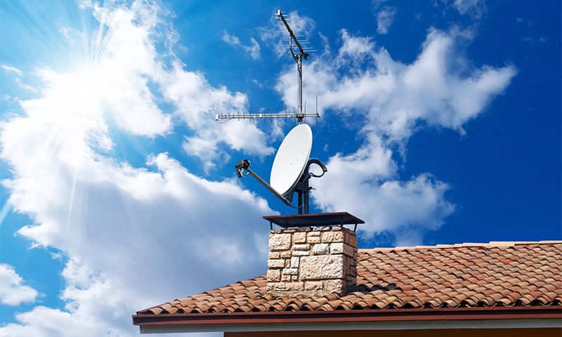 Какое спутниковое телевидение лучше выбрать для загородного дома или дачи