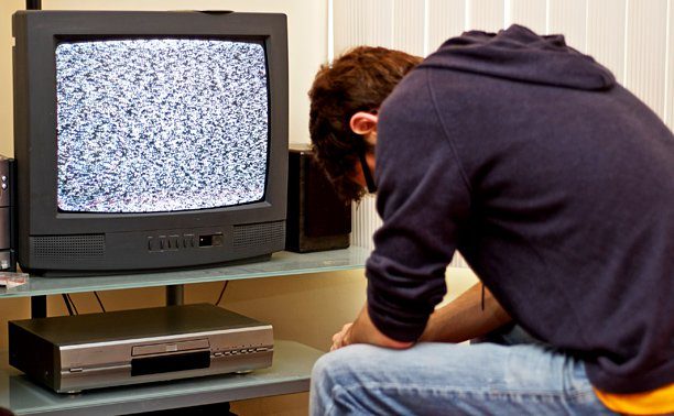 Треск при работе телевизора: из-за чего возникает и что предпринимать